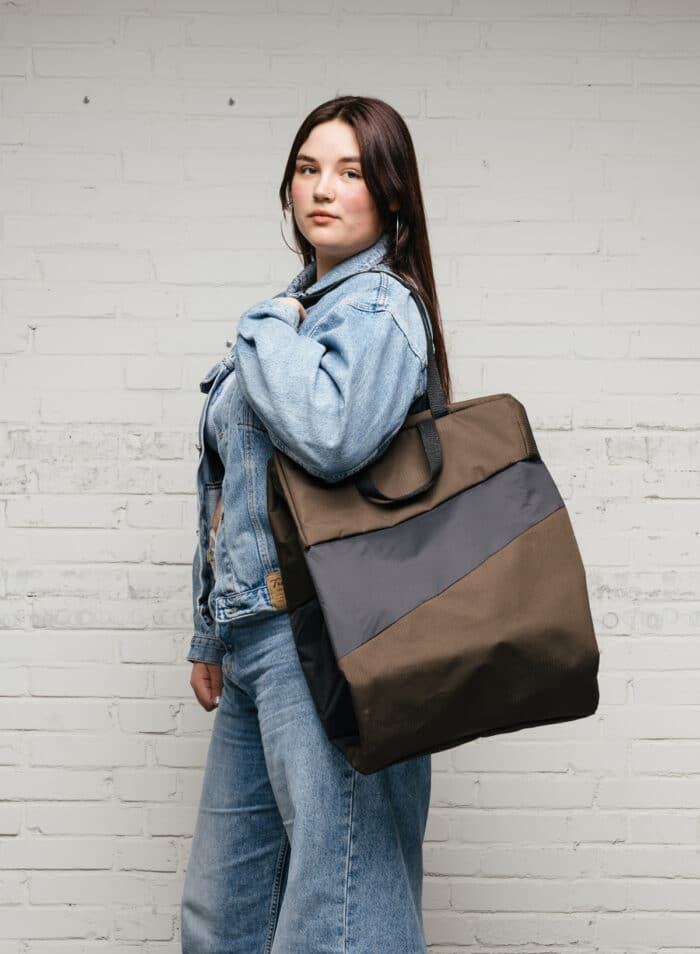 The New Tote Bag Large Mud & Black