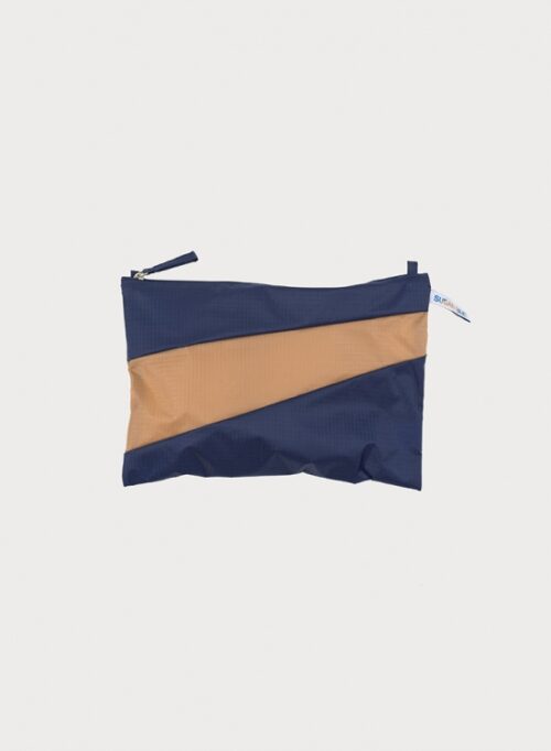 The New Pouch Medium Navy & Camel